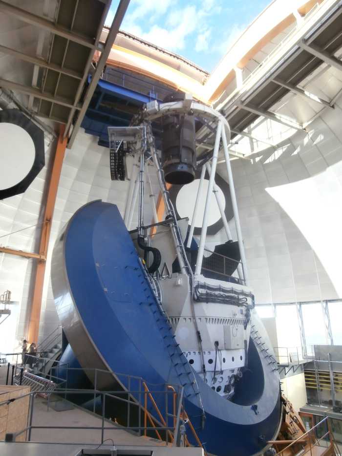 Telescopio Blanco con un espejo de 4m